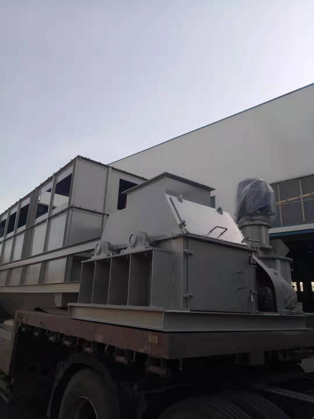 臥式粉碎機.jpg